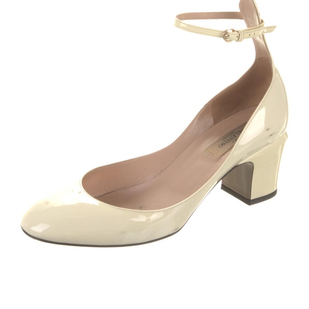 Valentino Cream Tango Pump size 38, 8
